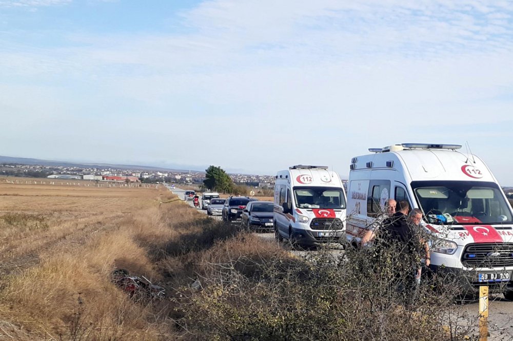 Otomobille çarpışan motosikletteki baba öldü, oğlu yaralandı