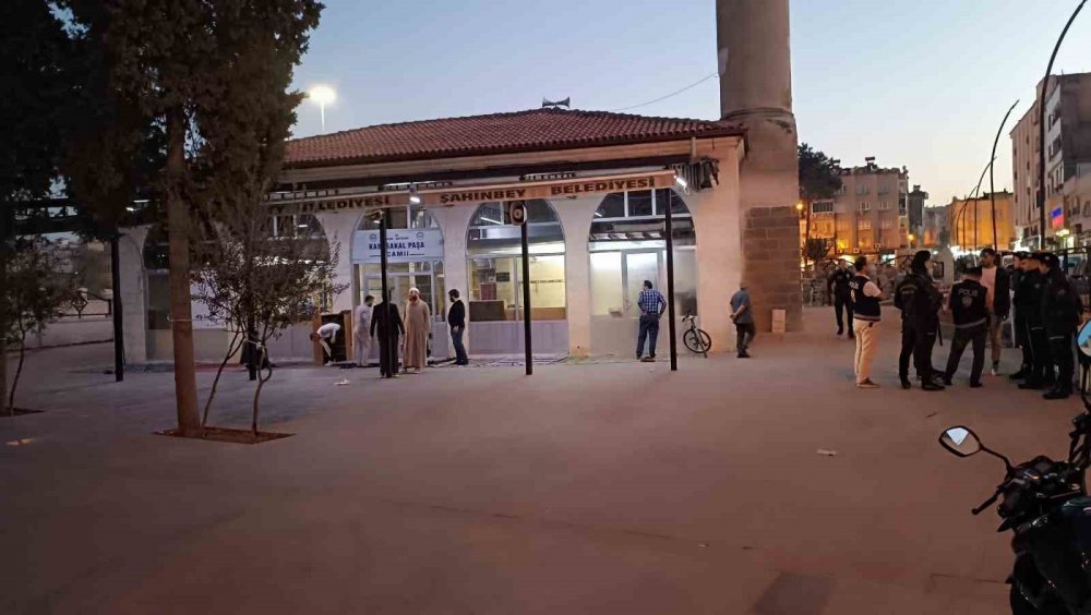 Gaziantep'te kan donduran olay! Küfür eden şahsı uyaran imama bıçakla saldırdı!