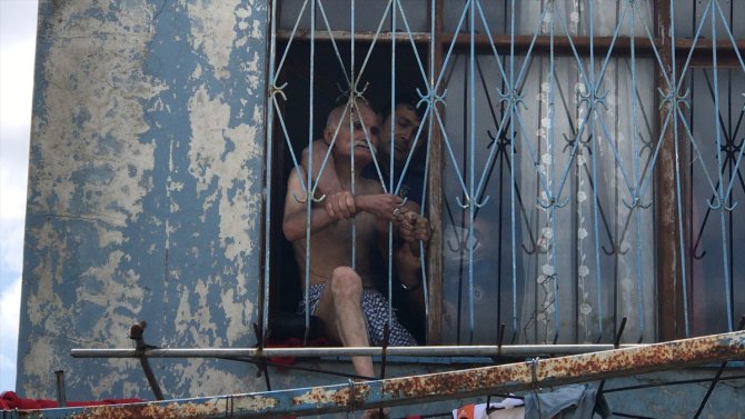 Karısını baltayla öldüren koca tutuklandı