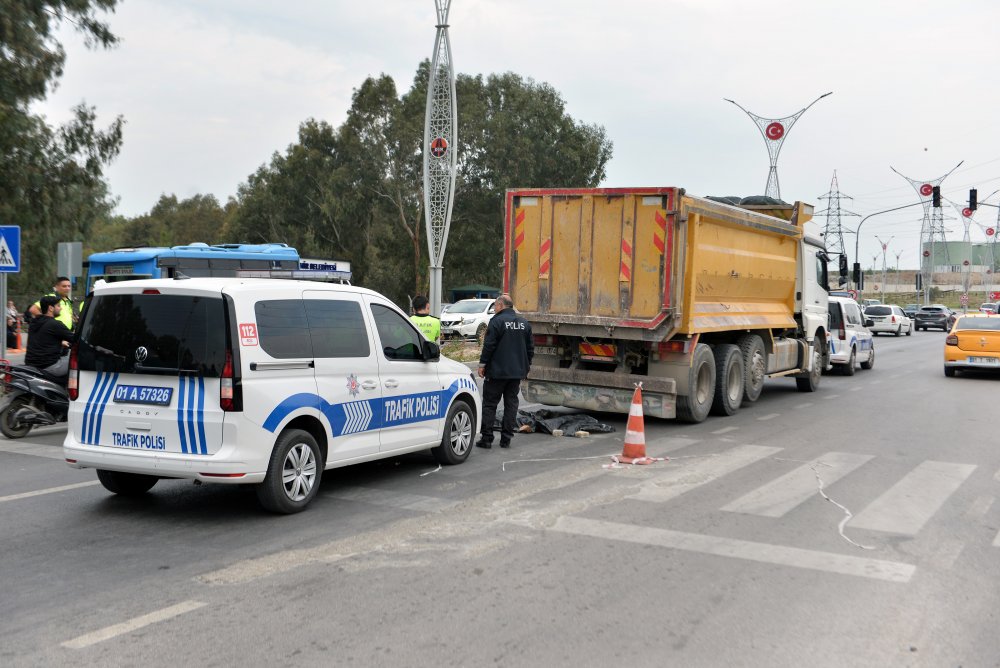 Hafriyat kamyonunun çarptığı yaya öldü