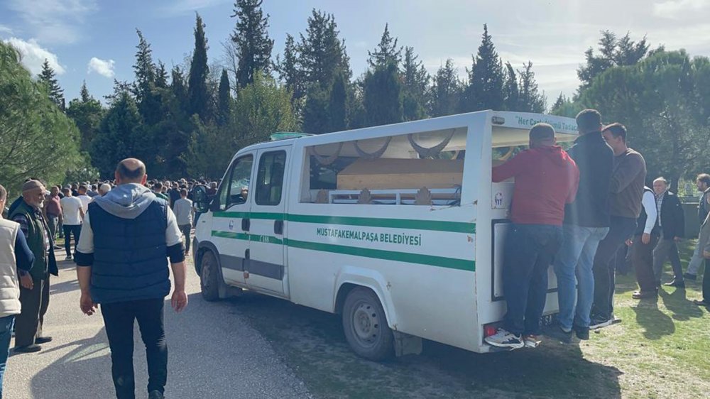 Eşini ve çocuklarını öldürüp intihar etti! Cenazesi Konya'ya getirildi