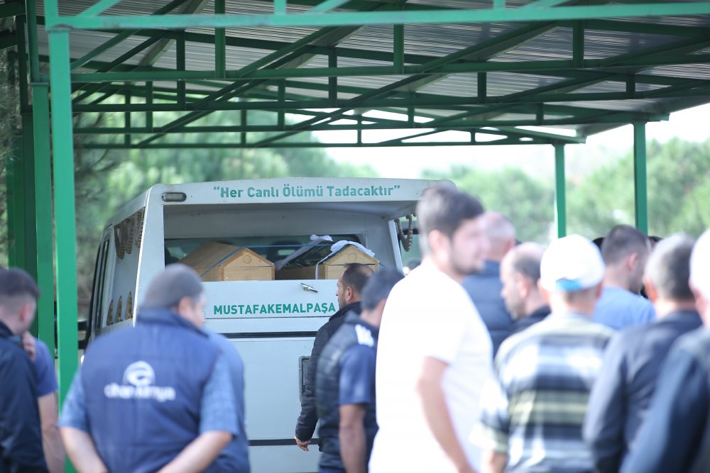 Eşini ve çocuklarını öldürüp intihar etti! Cenazesi Konya'ya getirildi