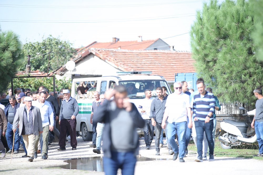 Eşini ve çocuklarını öldürüp intihar etti! Cenazesi Konya'ya getirildi