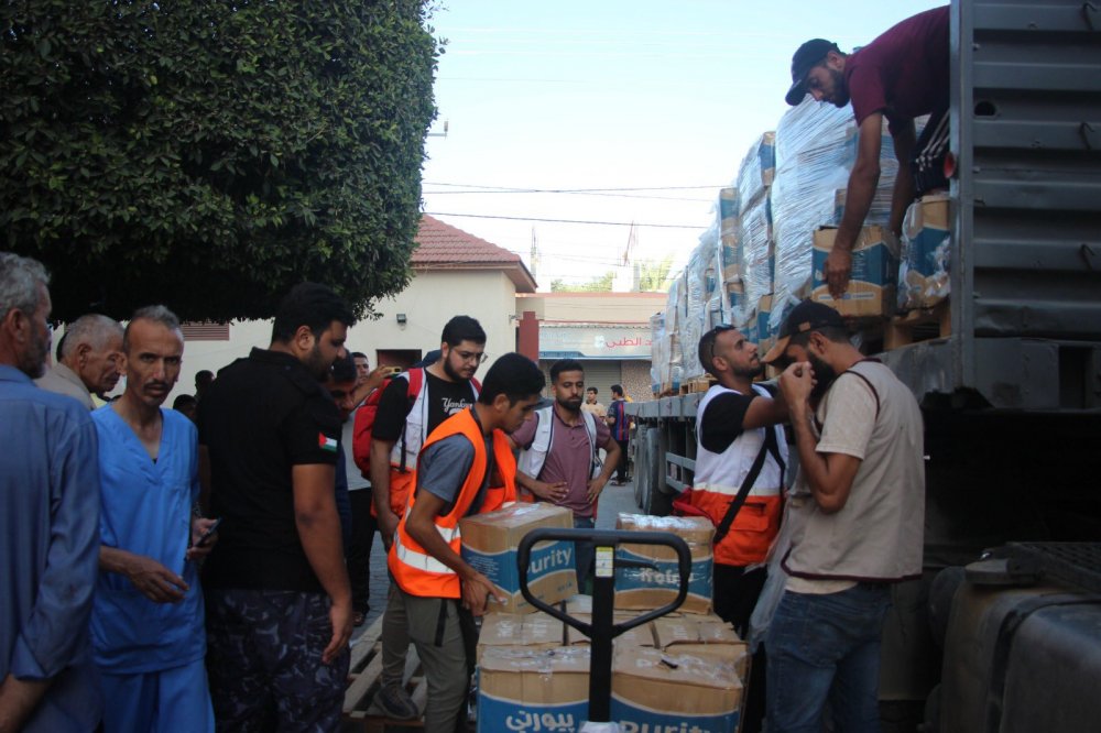Filistin Kızılayı, insani yardım yüklü 30 kamyonu daha teslim aldı