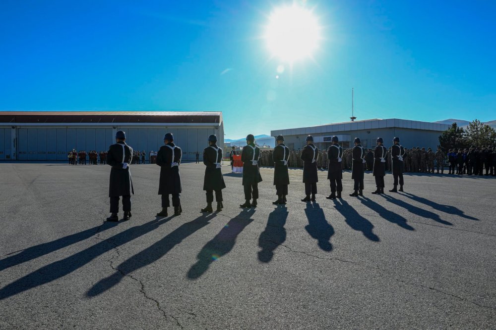 Şehit sözleşmeli er için Van'da uğurlama töreni