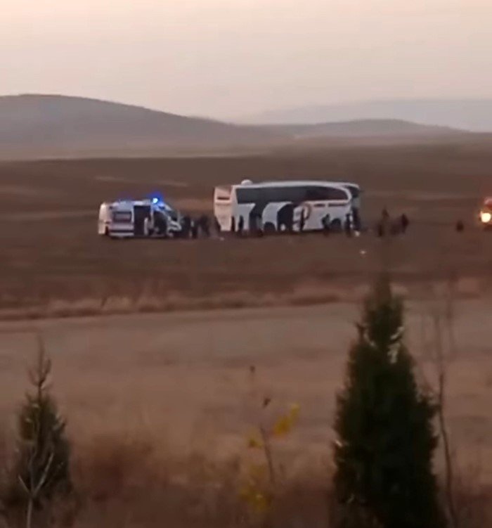 Konya’da yolcu otobüsü traktöre arkadan çarptı: 8 yaralı