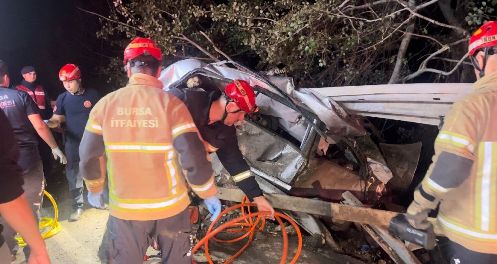 Otomobile çarpan TIR devrilip, 400 metre sürüklendi: 1 ölü, 2 yaralı