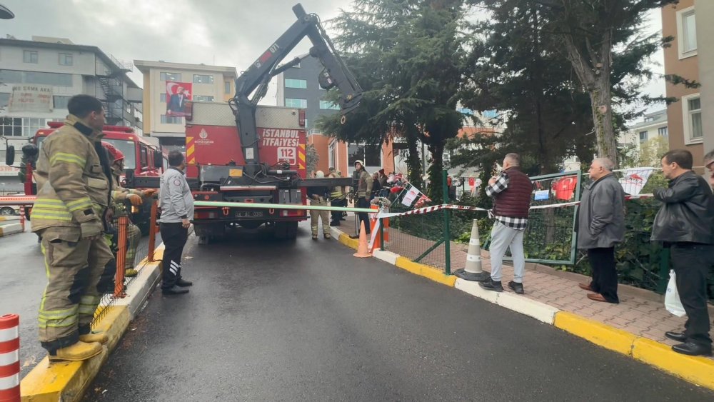 Otomobil binanın bahçesine uçtu!