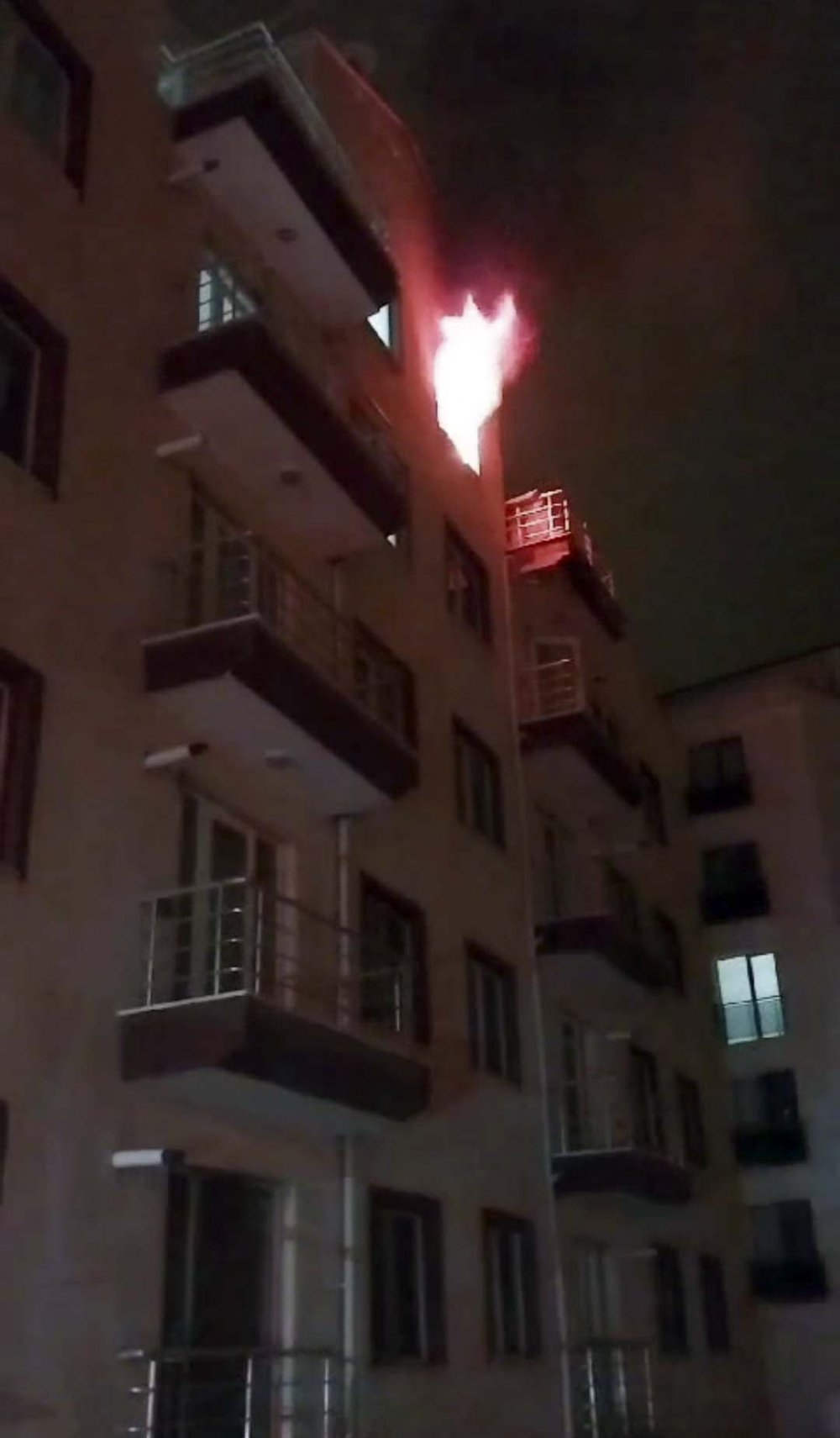 Kırıkkale’de 4 katlı apartmanda yangın endişe yarattı