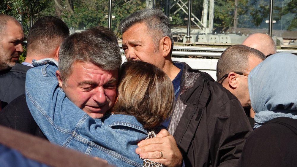 Cesedi asitle yok edilen tanınmış halıcı için gıyabi cenaze namazı kılındı
