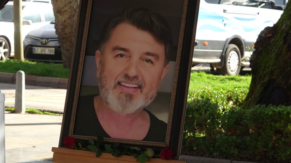 Cesedi asitle yok edilen tanınmış halıcı için gıyabi cenaze namazı kılındı