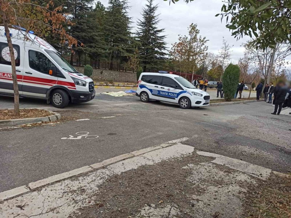 Konya'da 21 yaşındaki genç yarış motoruyla sürat yaptı, feci şekilde can verdi!