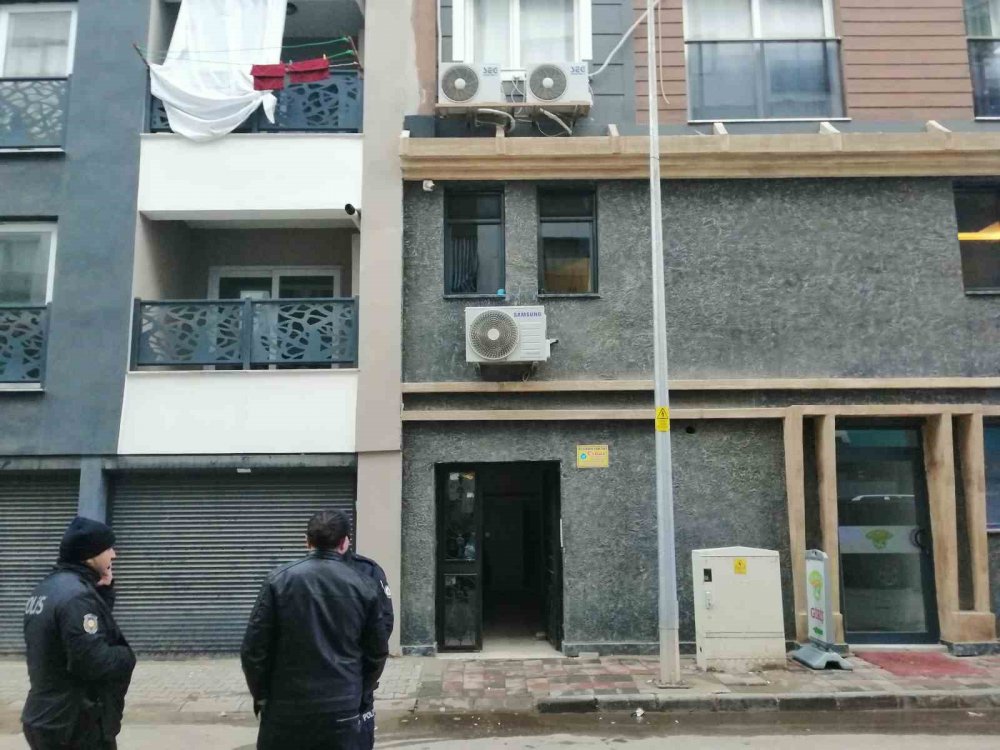 Manisa’da sır ölüm! Anne ve kızı asansörde ölü bulundu