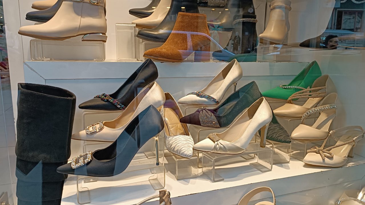 bir-kadin-ortalama-kac-ayakkabiya-sahip-iste-konyada-ayakkabi-fiyatlari.jpg