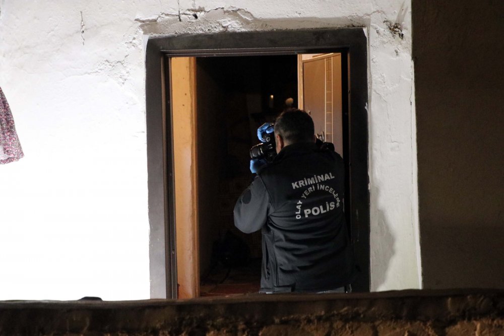 Husumetlisinin evine pompalı tüfekle ateş açtı; 71 yaşındaki anneyi yaraladı