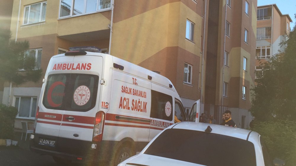 Kocaeli'de aile tartışması... Tartıştığı eşini öldürdü, oğlunu da ağır yaraladı