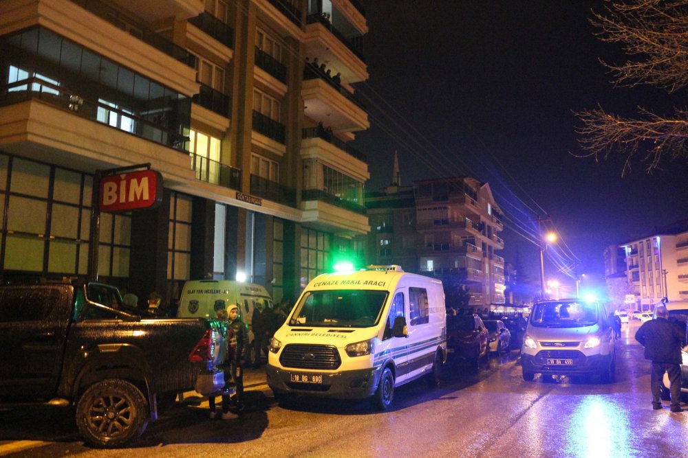 Çankırı'da tartıştığı eşini çocuklarının gözü önünde bıçakla öldürdü