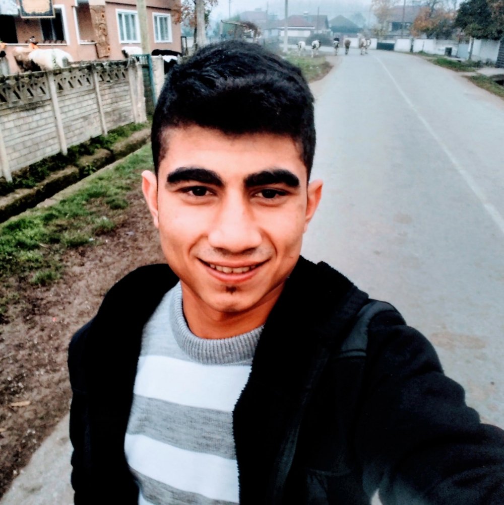 Elektrik direğine çarpan otomobilin sürücüsü hastanede hayatını kaybetti