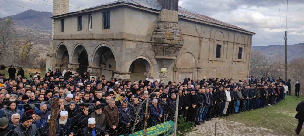 Giresun'da imam ve eşi ölüme birlikte gitti, yan yana defnedildiler