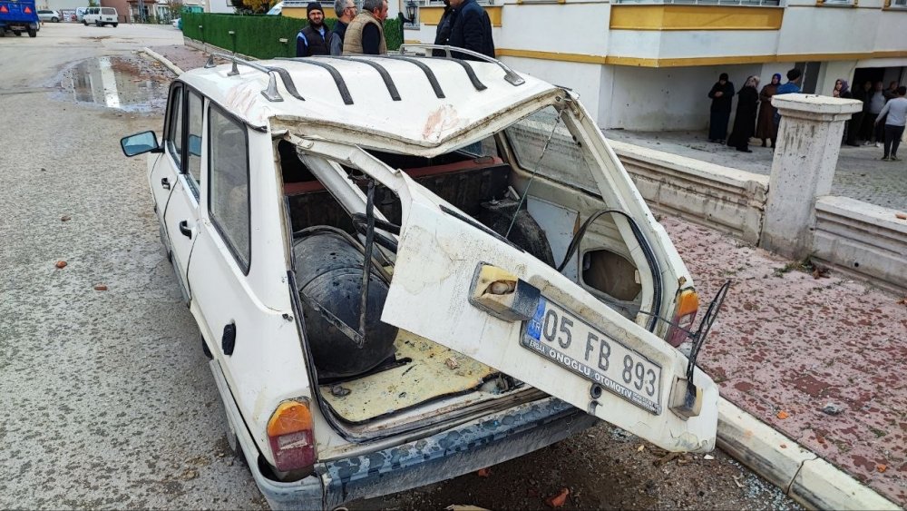 Bomba patladı zannettiler! Ses cami minaresinden geldi