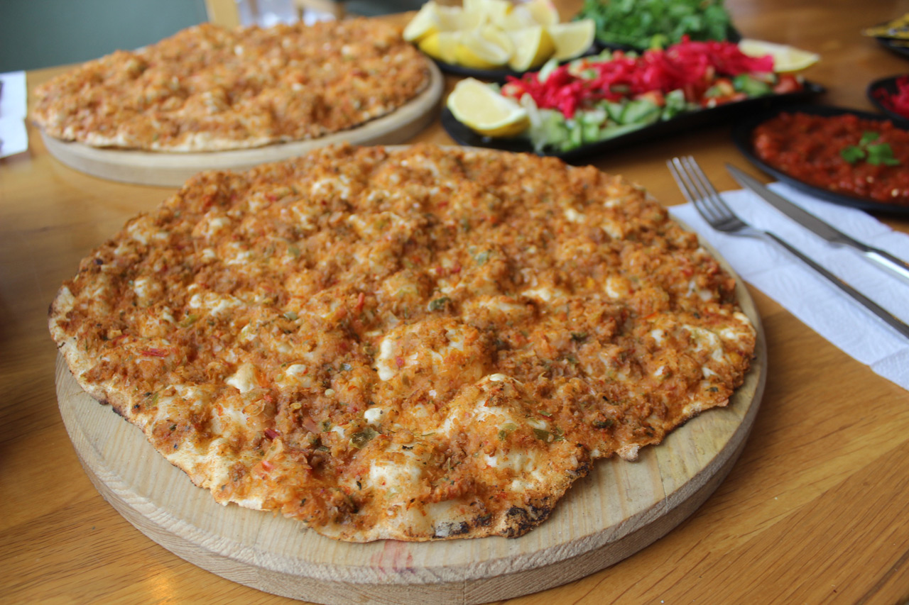 demen-sanliurfa-lezzetleri-lahmacun-3.jpg