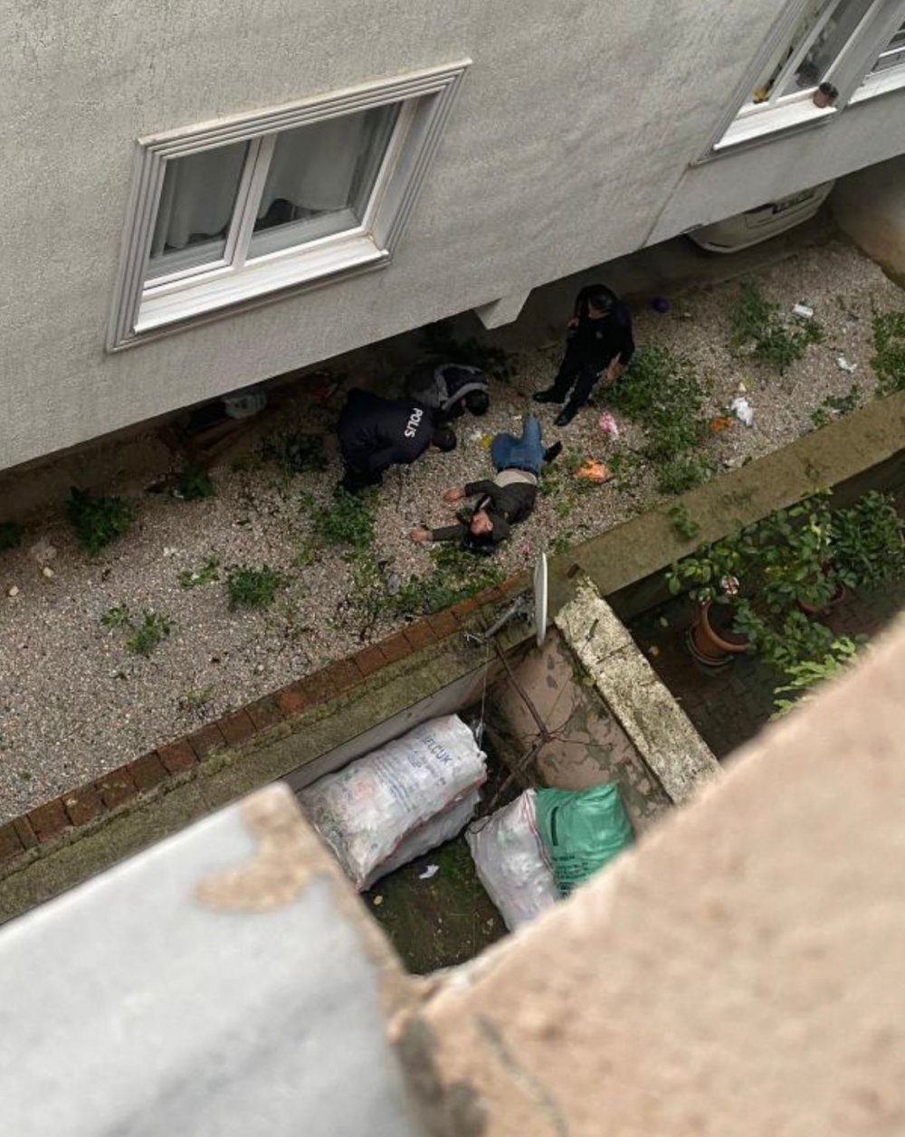 Bursa'da sevgilisini 2'nci kattan itip başında bıçakla bekledi! Açıklaması şok etti