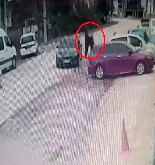 Kocaeli'de doktor evden çıkmayan kiracısına baltayla saldırdı