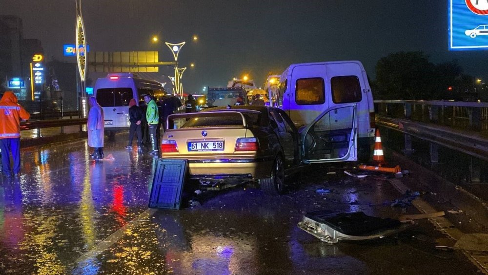 Kocaeli'de zincirleme trafik kazası: 1 ölü, 5 yaralı