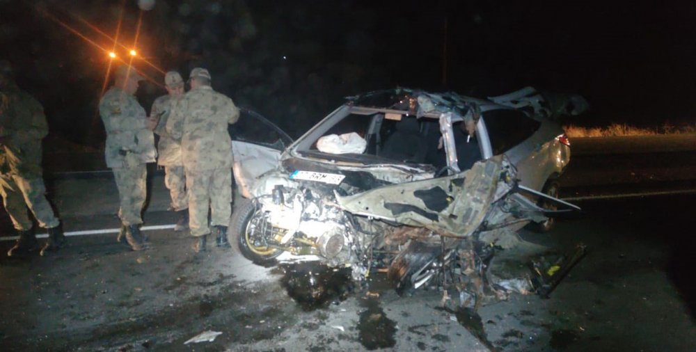 2 TIR ile çarpışan otomobilin ölen sürücüsü toprağa verildi