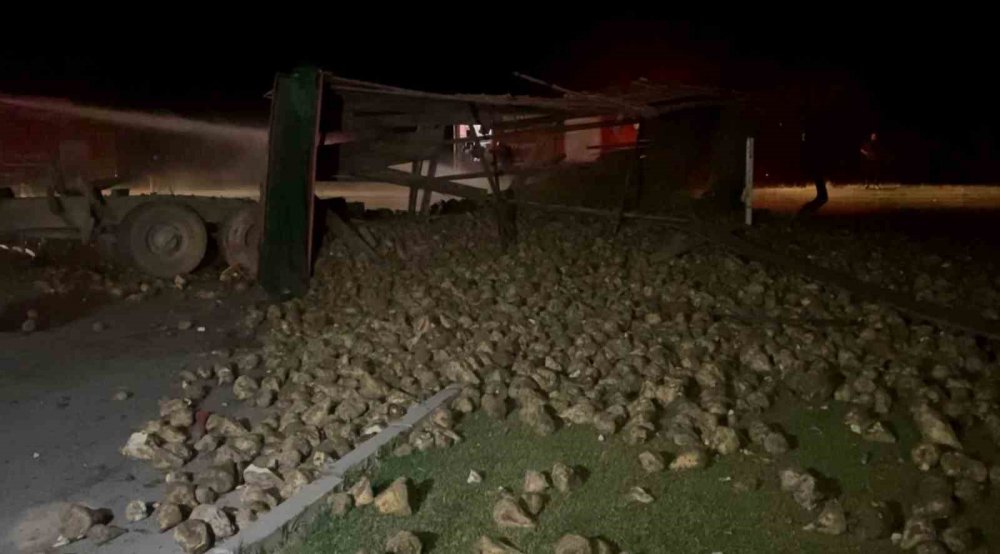 Aksaray-Konya karayolunda süt tankeri ile pancar yüklü tır çarpıştı!