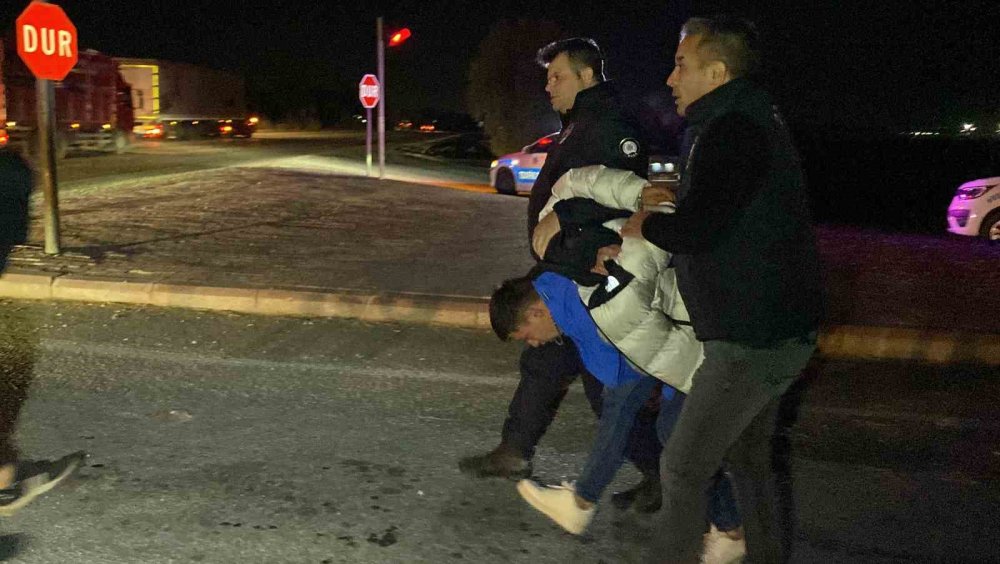 Konya'da hırsızlık şüphelisi habersiz aldığı teyzesinin aracıyla polisten 60 kilometre kaçtı