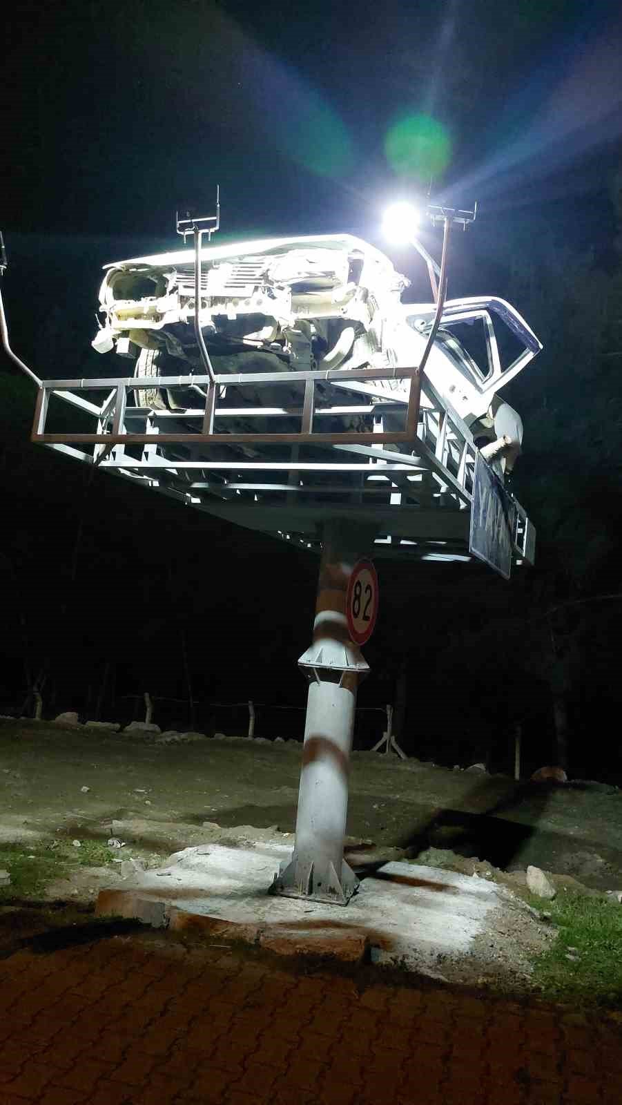 Samsun'da ibretlik uygulama! Hurdaya dönen aracı sergilediler