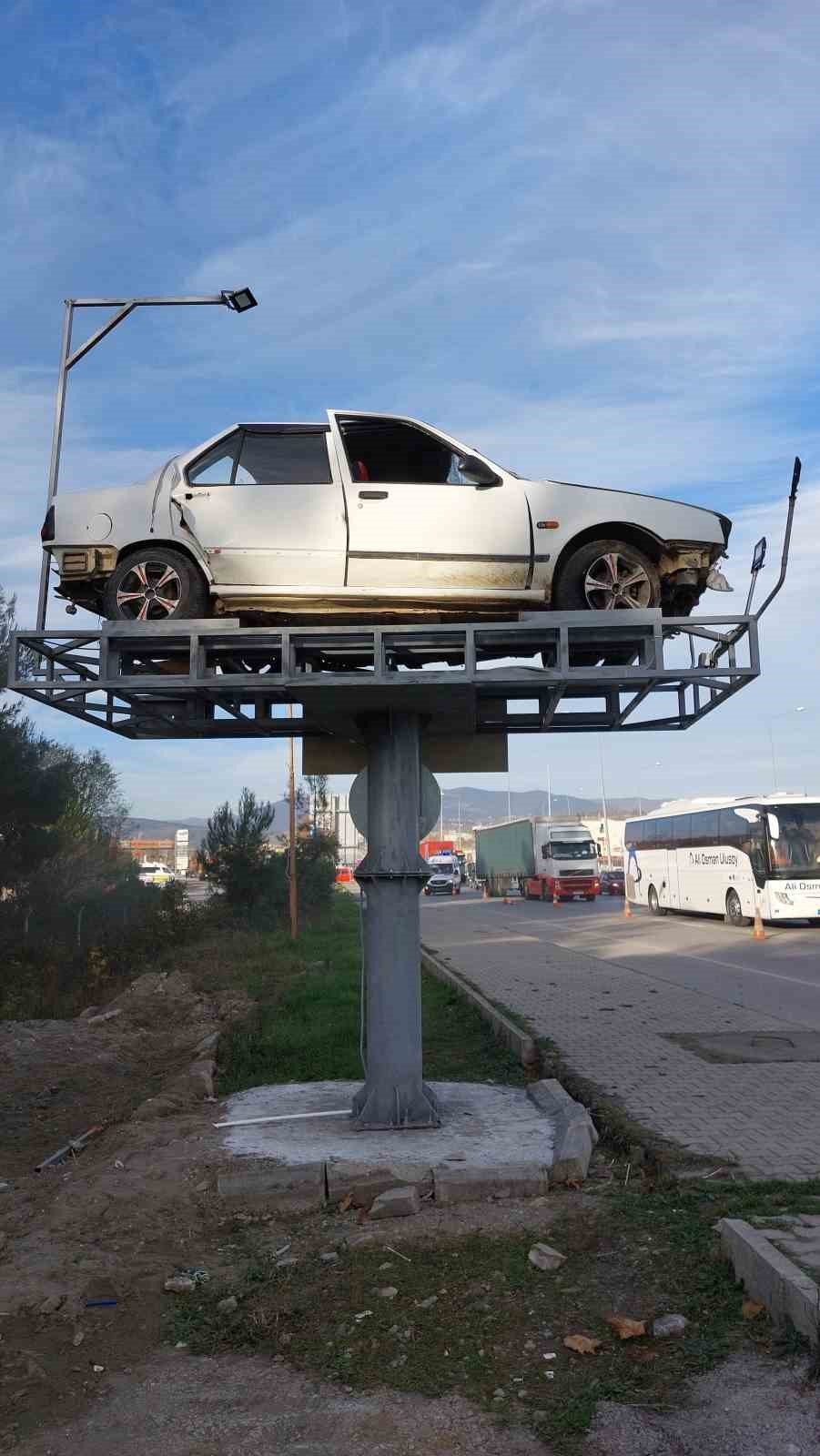 Samsun'da ibretlik uygulama! Hurdaya dönen aracı sergilediler