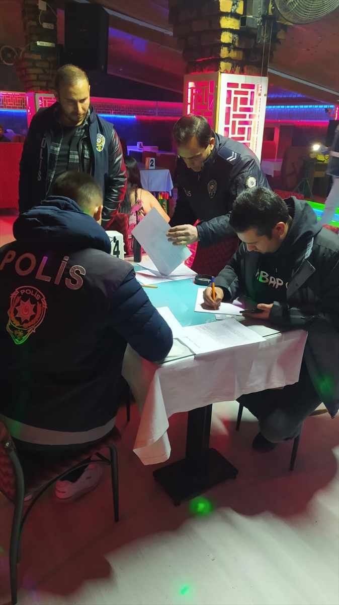 aa-20231205-33104941-33104940-konyada-320-polisle-eglence-mekanlari-denetlendi.jpg
