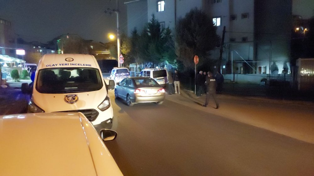 Evinin bahçesinde ailesiyle otururken silahlı saldırıda yaralandı