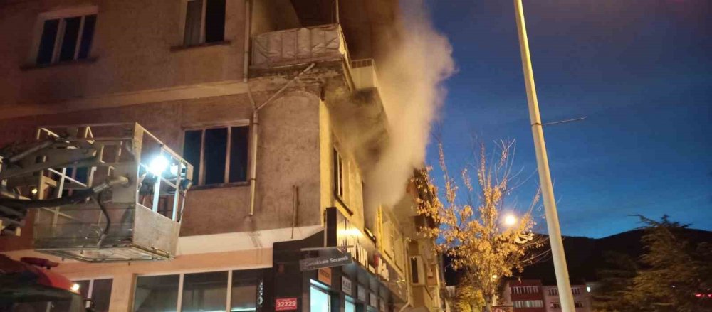 Konya'da çıkan yangında 3 kişi dumandan etkilendi