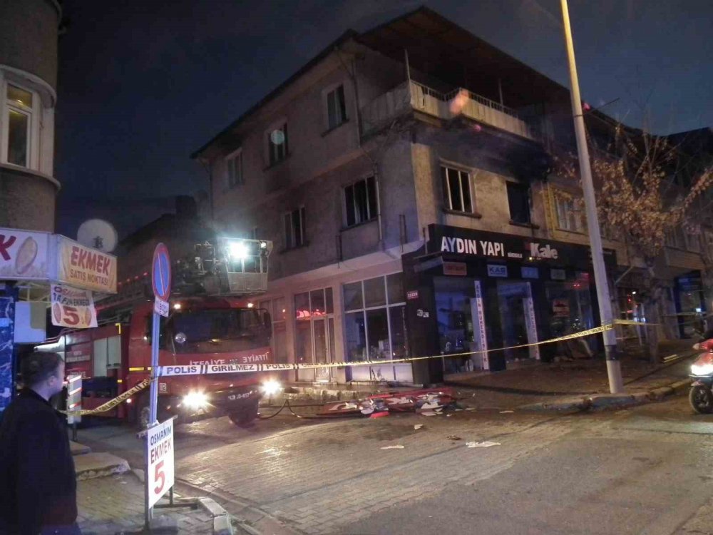 Konya'da çıkan yangında 3 kişi dumandan etkilendi