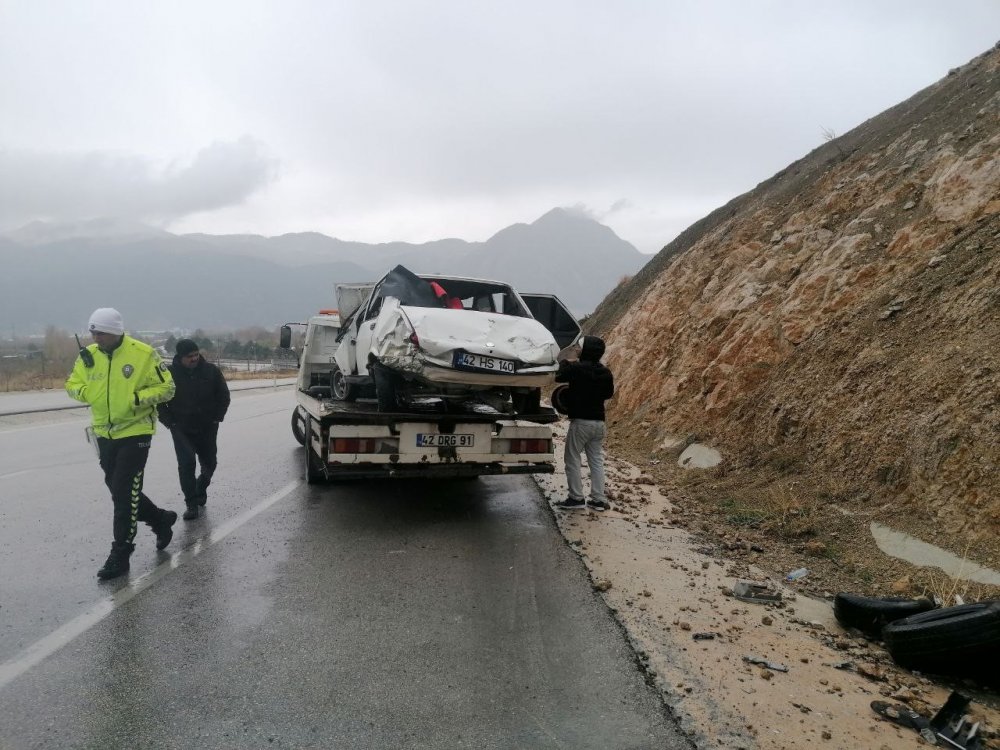 Konya-Isparta karayolunda kaza! Sürücü burnu bile kanamadan kurtuldu