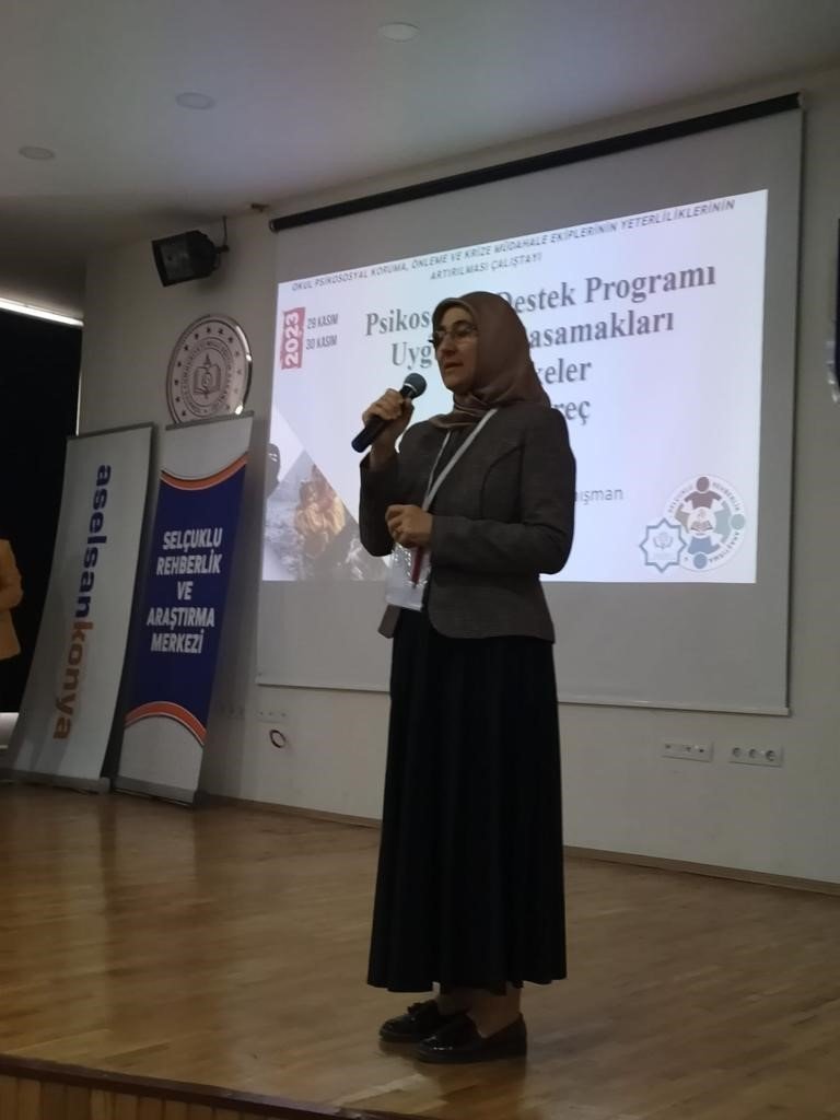 Konya'da 112 idareci ve öğretmenin katılımıyla  çalıştay