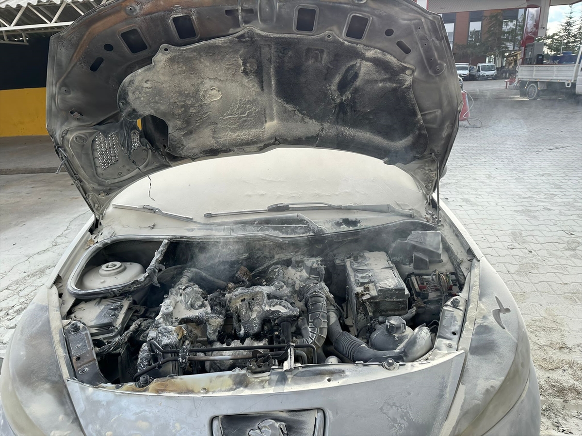 konyada-park-halindeki-otomobilde-yangin.jpg
