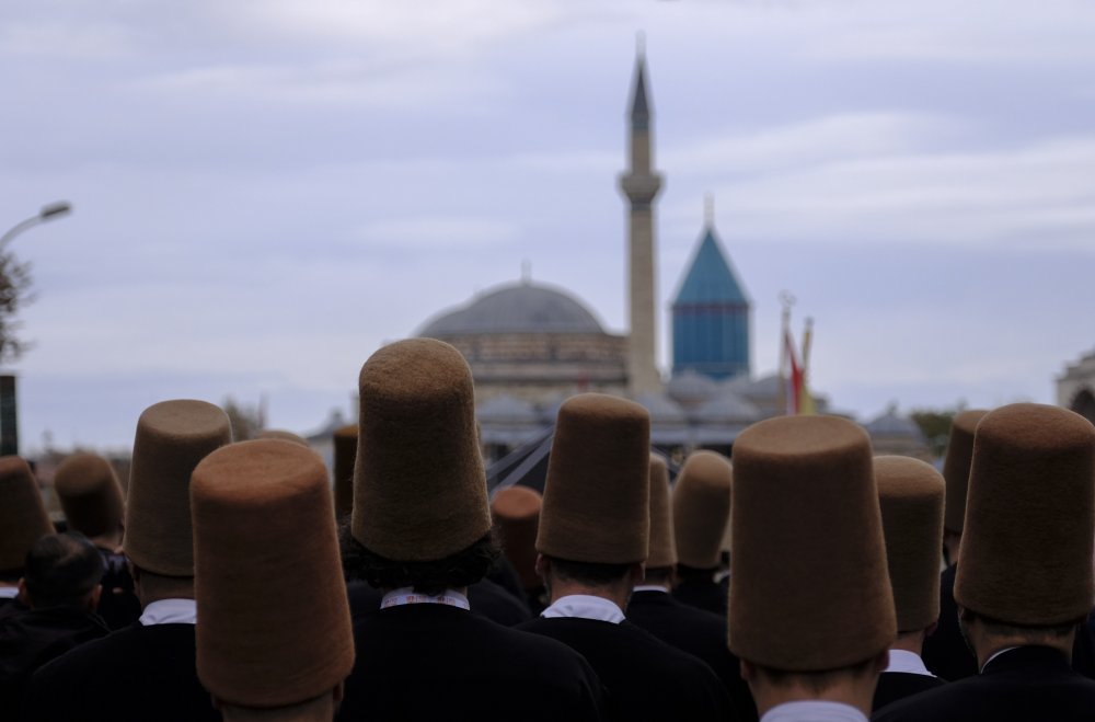 Mevlana'yı anma törenleri 'Vuslat Vakti' yürüyüşüyle başladı