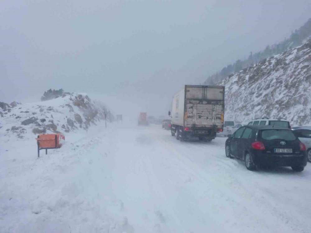 Alacabel mevkiine mevsimin ilk karı yağdı... Konya-Antalya yolunda son durum