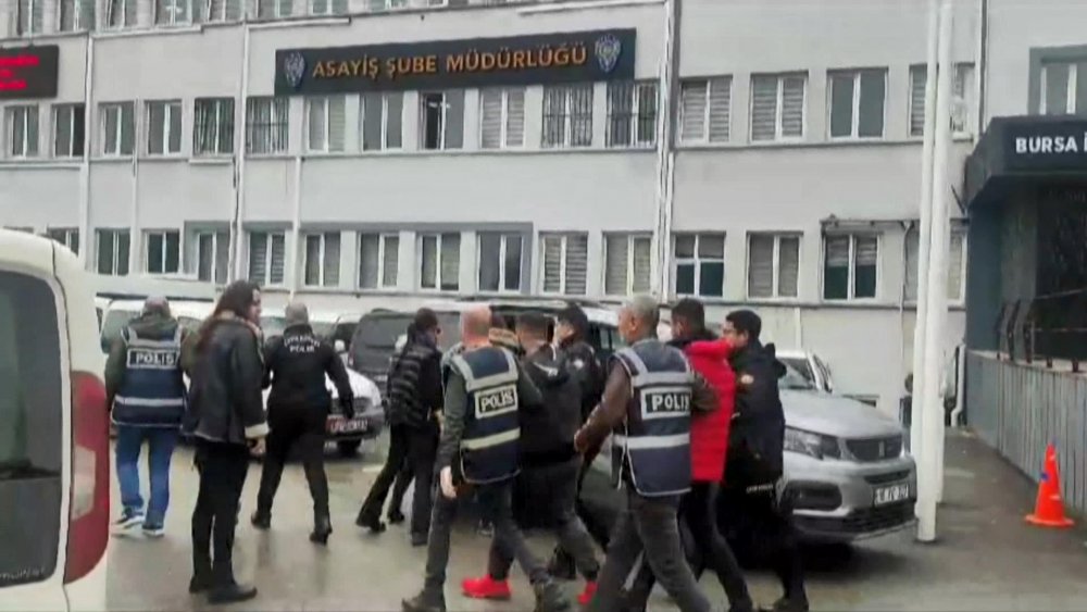 Yer Bursa... Kendilerini depremzede olarak tanıtıp kiraladıkları apart dairelerde fuhuş yaptırdılar