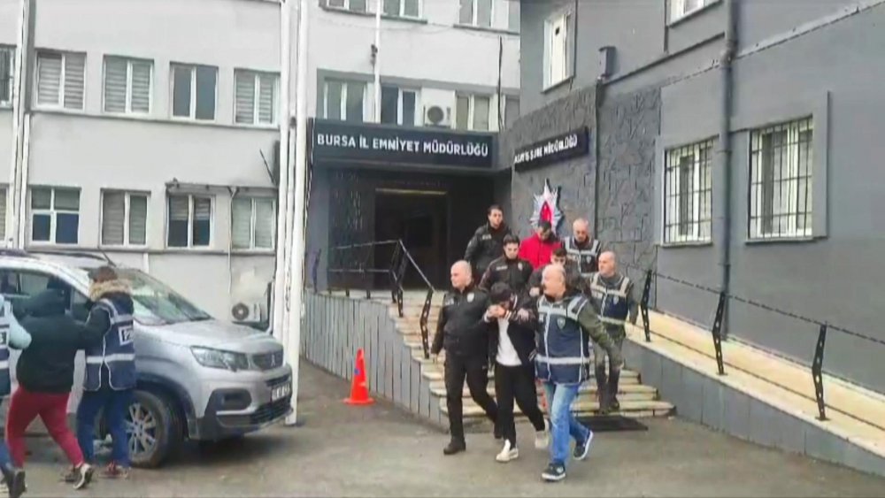 Yer Bursa... Kendilerini depremzede olarak tanıtıp kiraladıkları apart dairelerde fuhuş yaptırdılar