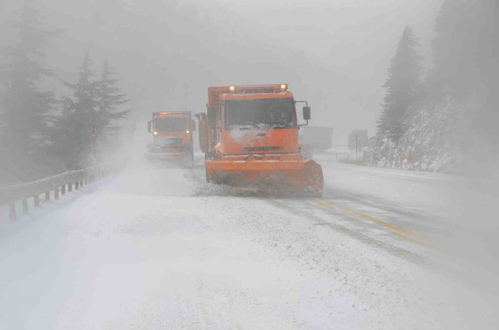 Alacabel'de kar kalınlığı 25 santimetreye ulaştı