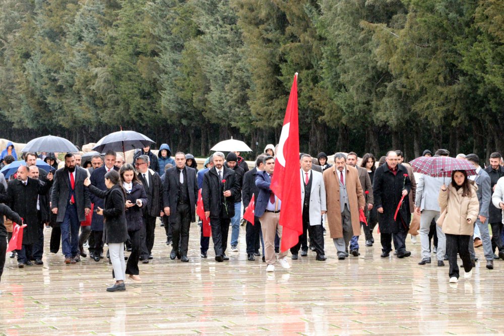 Bahçeli, kara kalem resim sergisine katıldı