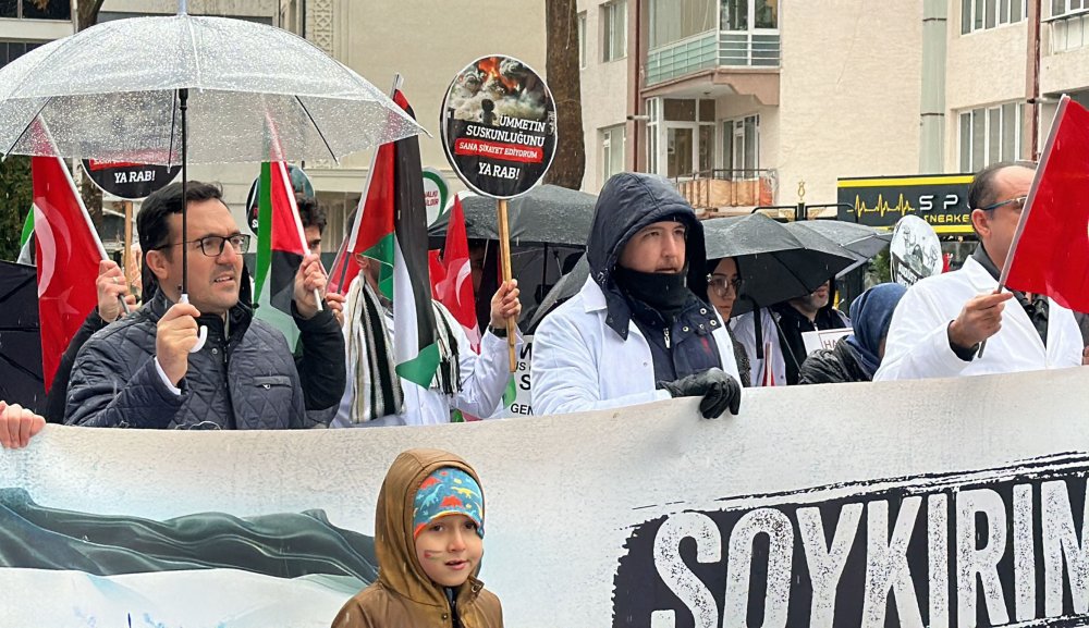 Sağlık çalışanlarından sessiz Filistin yürüyüşü