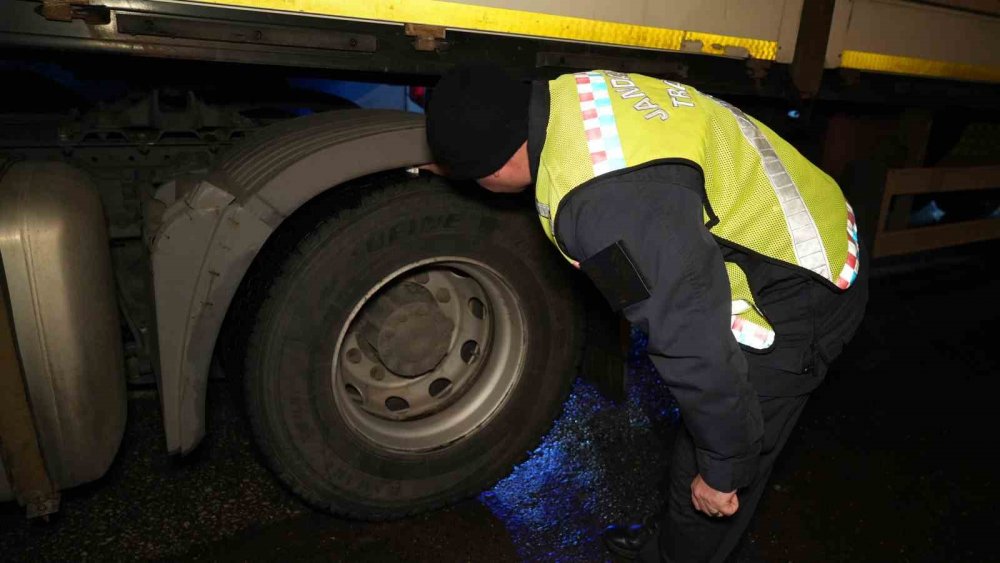 43 ilin geçiş noktasında kış lastiği denetimleri