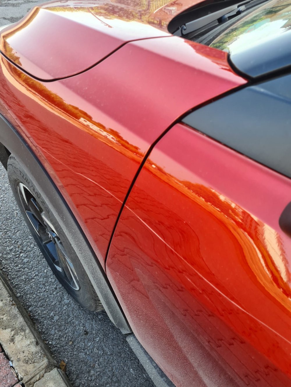 Antalya'da 16 günlük otomobili boydan boya çizdi!