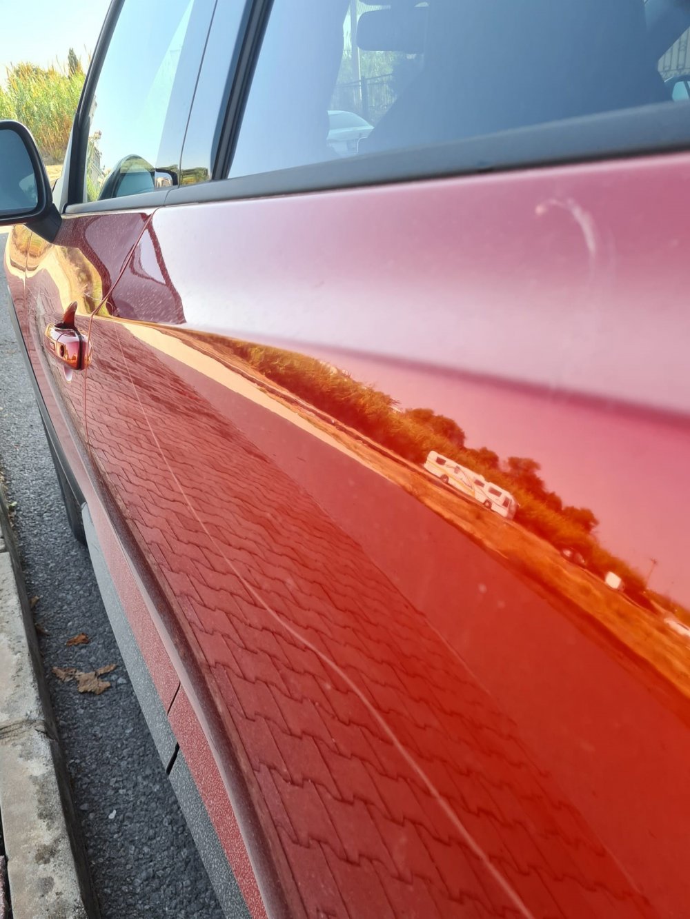 Antalya'da 16 günlük otomobili boydan boya çizdi!